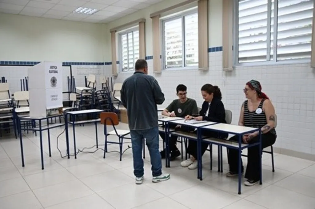 Título cancelado e eleitor suspenso: entenda a diferença e quais as consequências dessas situações