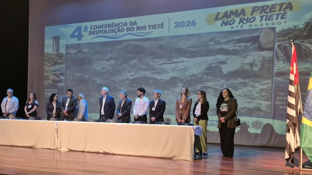 Salto debate despoluição do Tietê e promove limpeza simbólica do rio