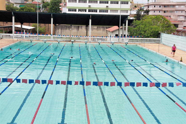 Estão abertas as inscrições para as aulas de natação categoria adulto