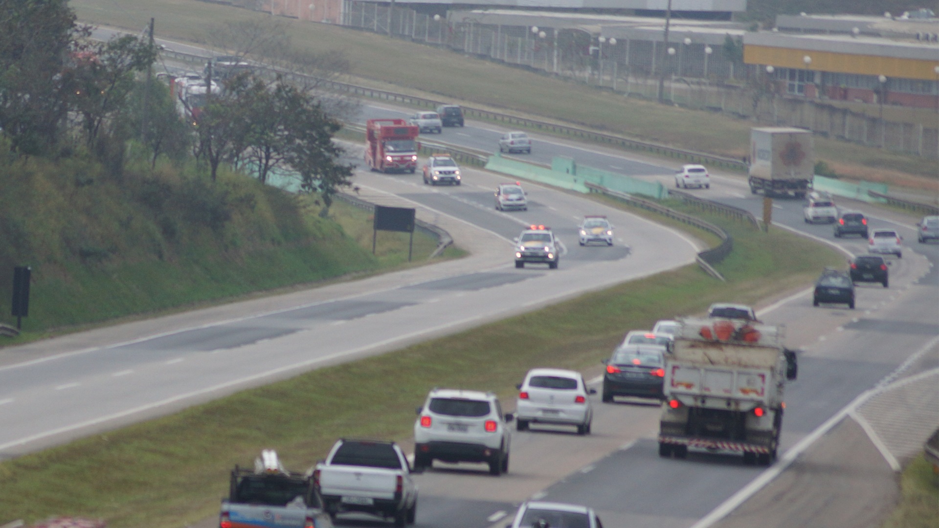 Mais de 300 mil veículos devem passar pelas rodovias da região