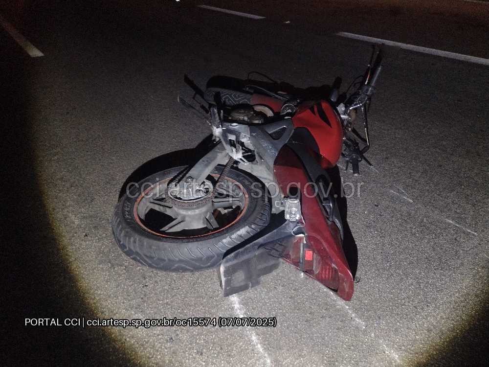Motociclista morre após cair na SP-75 e ser atropelado