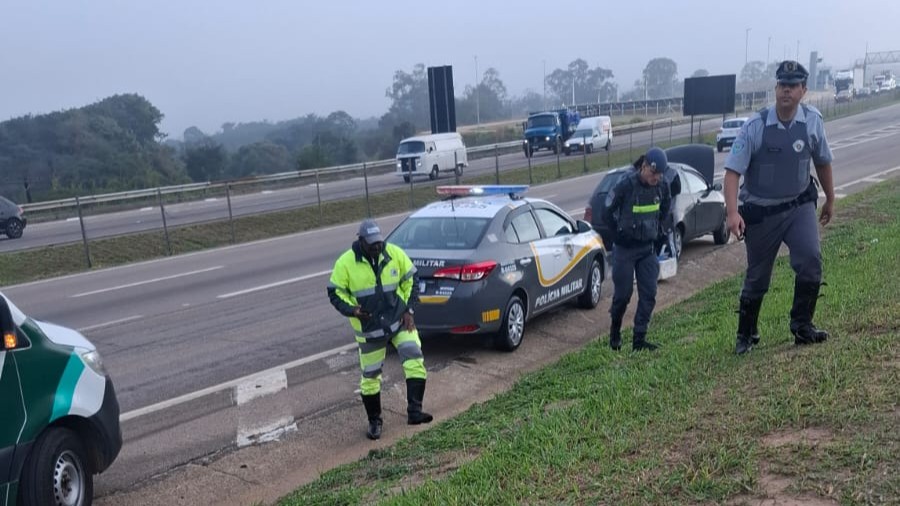 Veículo com mais de R$ 3 mil em evasões de pedágio é apreendido na SP-075