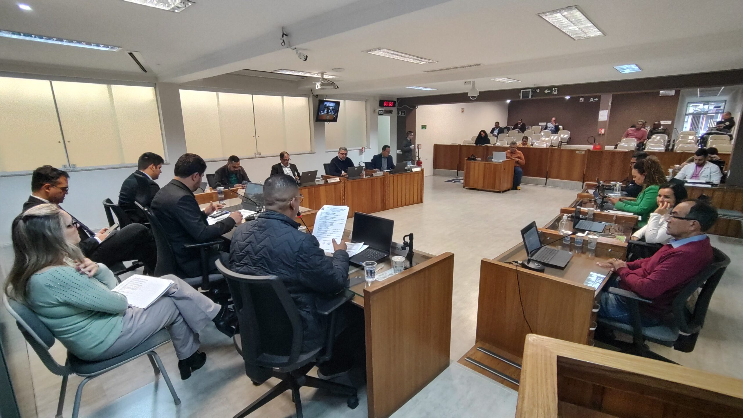 Vereador denuncia irregularidades de empresa para o Ministério Público