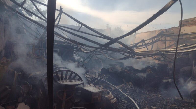 Incêndio atinge empresa em Salto; quatro cães morreram