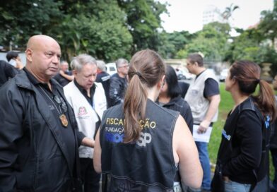 Operação do Procon-SP fiscaliza estacionamentos em Salto