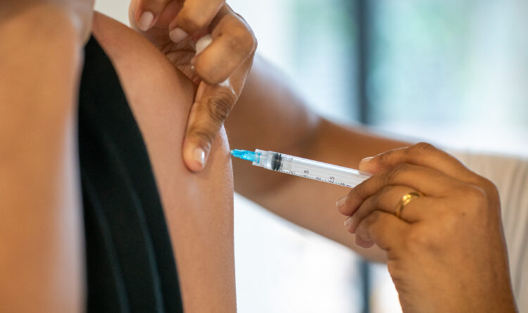 Vacinação contra gripe é ampliada para toda a população