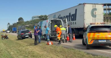 Motociclista fica ferida após acidente com caminhão em Salto