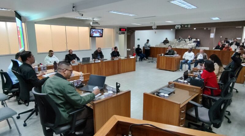 Mais de 200 veículos abandonados foram recolhidos das ruas, diz Secretário