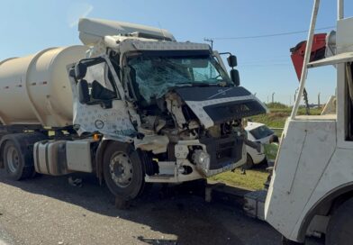 Acidente envolvendo dois caminhões e uma caminhonete interdita SP-75 em Salto