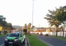 Motociclista morre após perder o controle da moto e bater em poste