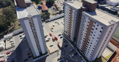Trabalhador é resgatado após ficar preso em cadeirinha no 14º andar