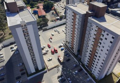 Trabalhador é resgatado após ficar preso em cadeirinha no 14º andar
